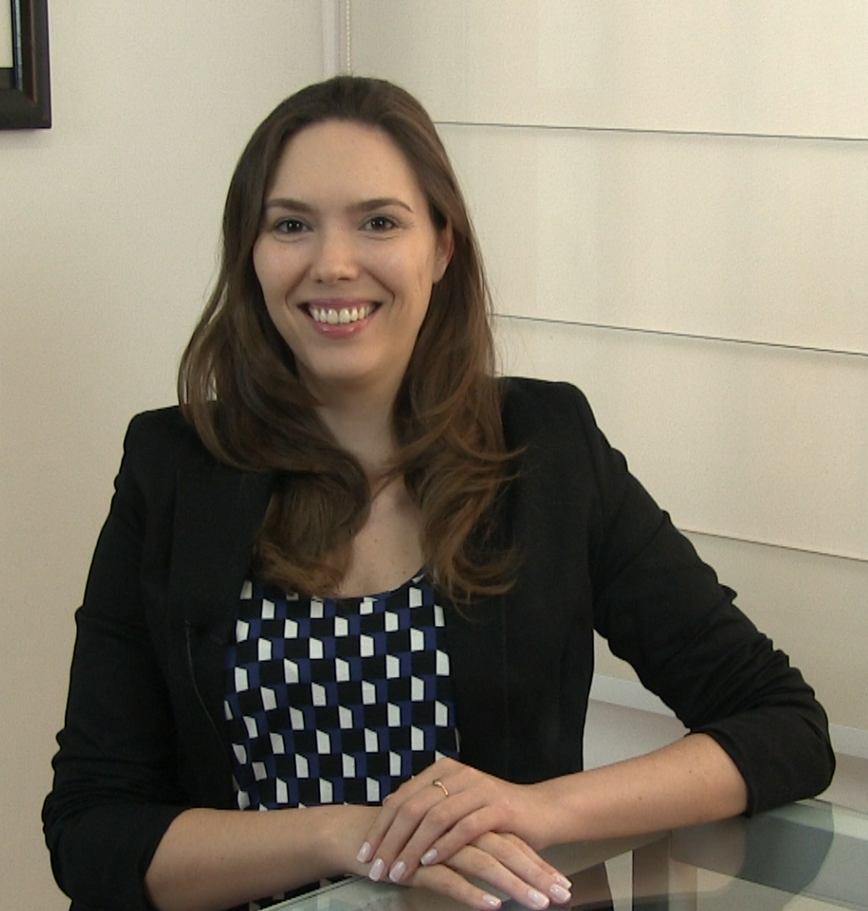 Flávia Wagner.png